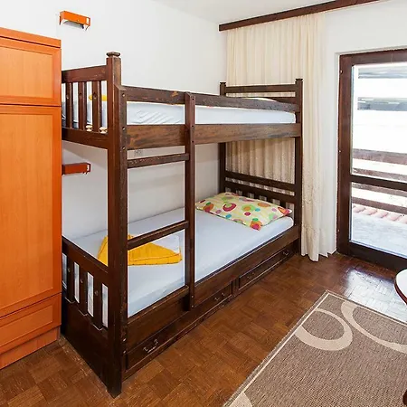 Apartman Stjepan 6+2 *